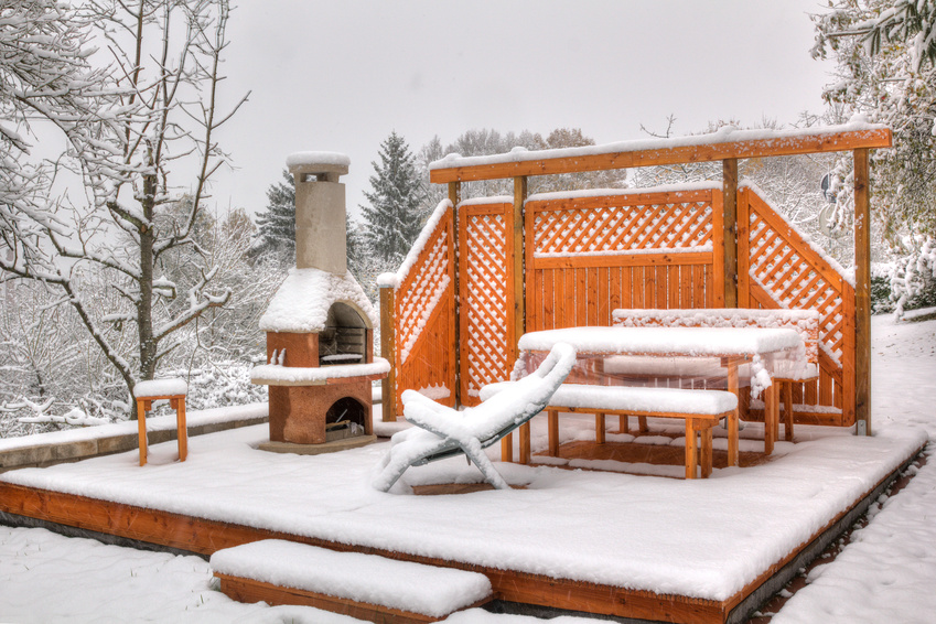 Gartenmöbel vor Schnee schützen