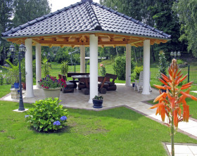 Gemauerter Gartenpavillon