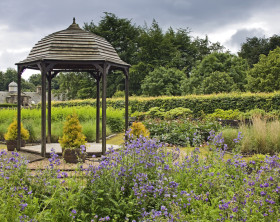 Folly in den Pollok Park Gardens