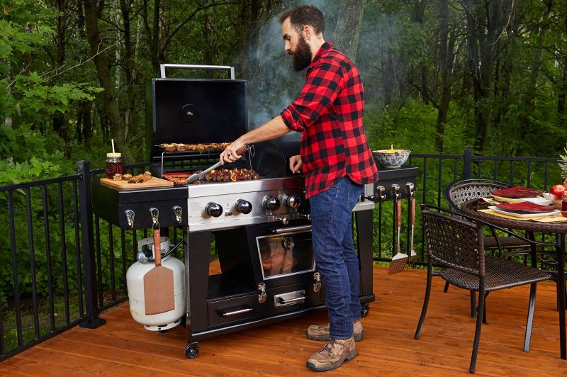 Profigrill mit Gas und Holzkohle