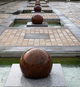 Granitbrunnen Wasserspiel