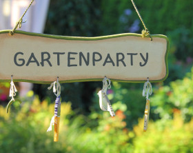 Holzschild für Gartenparty