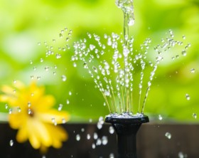 Solarbrunnen mit Wasserspiel