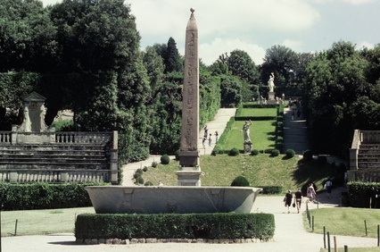 Obelisk im Boboli-Garten Boboli-Garten mit Amphitheater und Obelisk