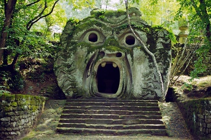 Orcus im Sacro Bosco di Bomarzo Steinernes Maul des Orcus