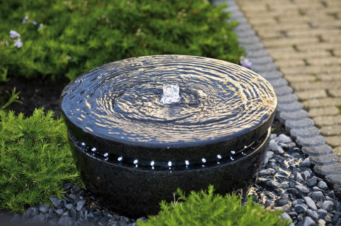 Brunnen für Terrasse und Balkon: Formen, Montage, Pflege