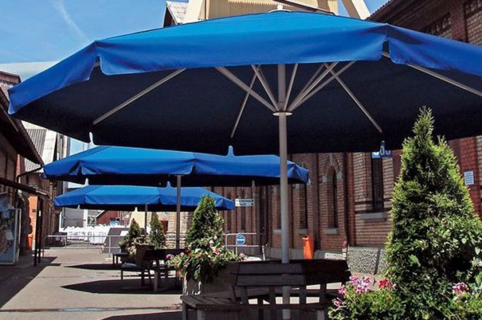 Unverzichtbar Sonnenschirme für die Gastronomie