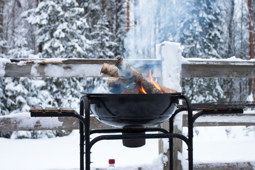 Kugelgrill im Winter