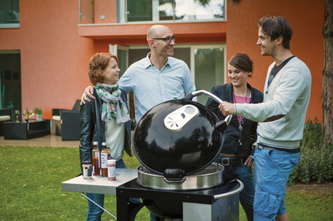 Kugelgrill im Rollwagen von Napoleon Kugelgrill im Rollwagen