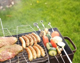 Fleisch und Gemüse auf dem Grill